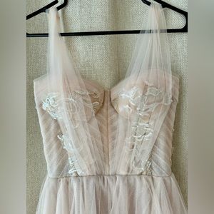 Mills dress worn once size xs!! Amazing condition